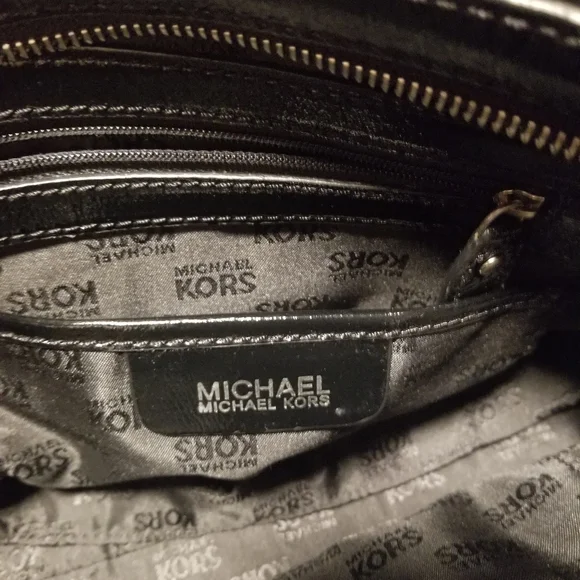 Michael Kors black patent leather dome satchel handbag - Picture 3 of 4